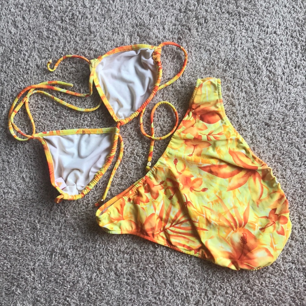 VENUS Bikini Set - Picture 2 of 5